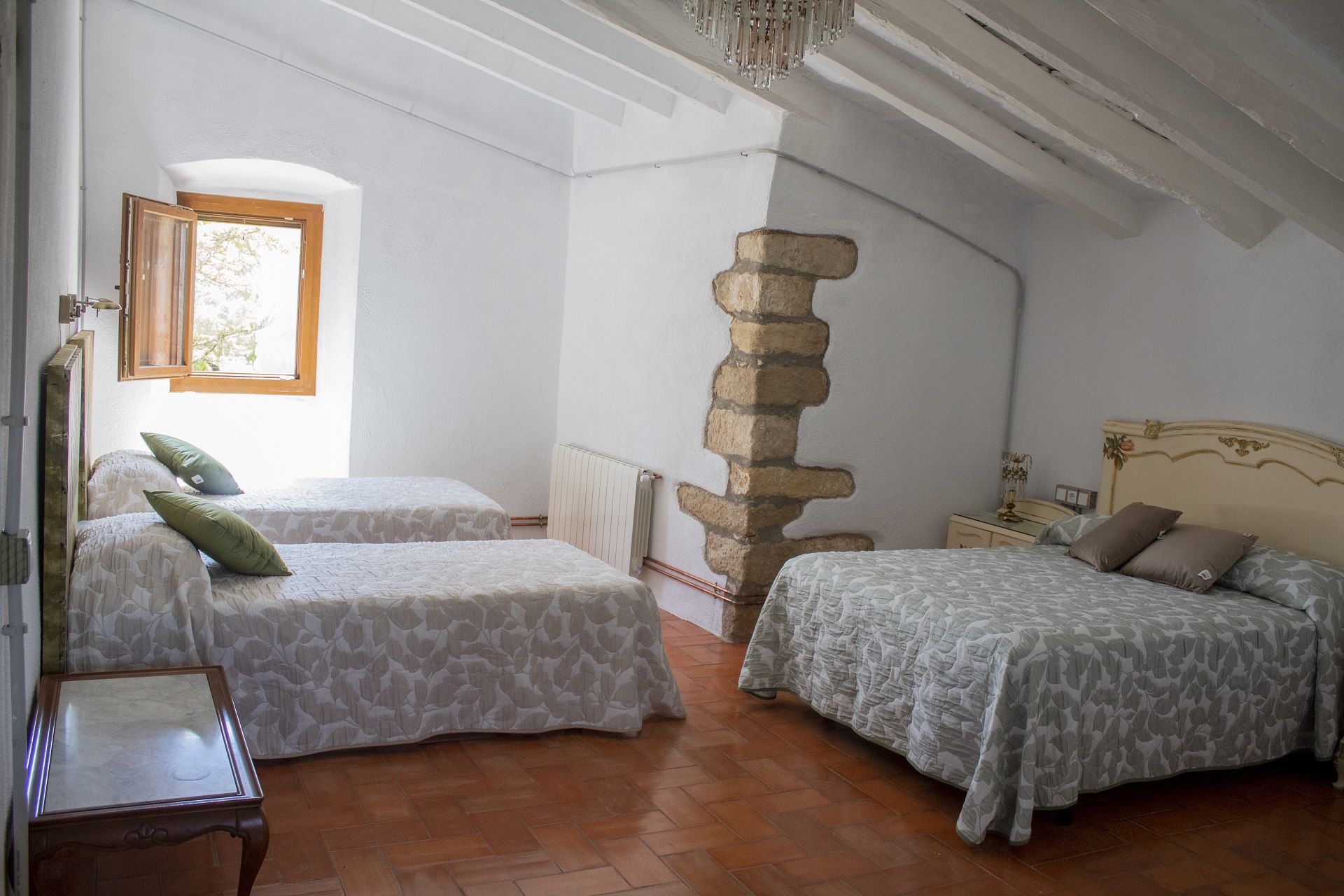 Casa i entorn acuradament dissenyats.